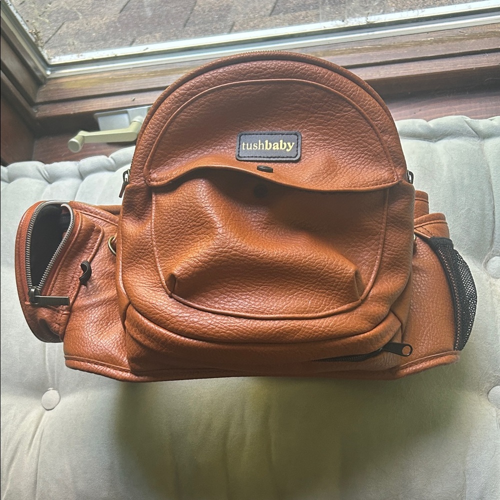 Tushbaby in vegan leather
